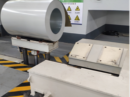 聚氨酯彩钢板规格_840型彩钢板厂家价格_天物彩板